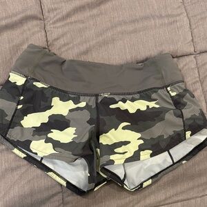 lululemon athletica Women’s Camo Running Shorts - Olive & and light lime